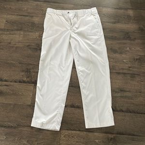 Greg Norman white golf pant regular fit marks on right pocket.  Good condition.